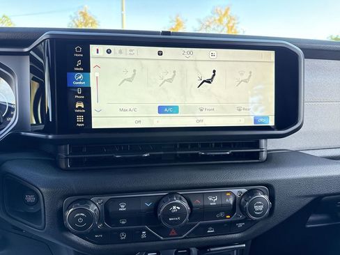 New 2025 Jeep Gladiator Sport AWD/4WD image 21