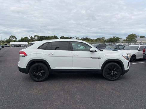 Used 2024 Volkswagen Atlas Cross Sport SE w/ Panoramic Sunroof Package FWD image 8