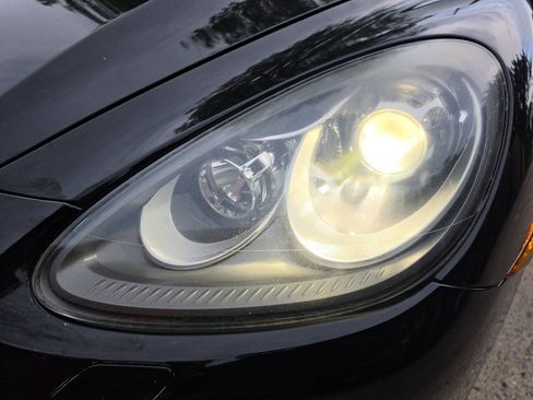 Used 2011 Porsche Cayenne Turbo AWD/4WD image 42