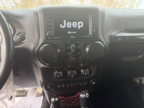 Certified 2017 Jeep Wrangler Unlimited Rubicon image 16