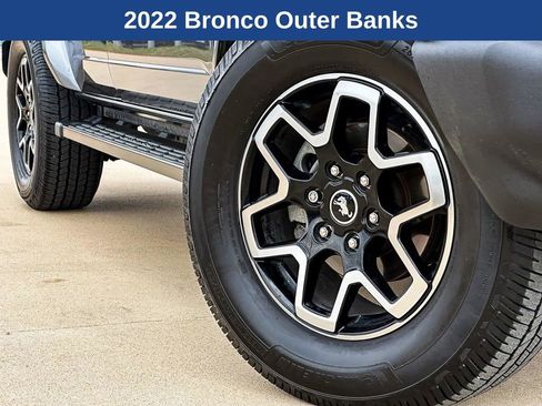 Used 2022 Ford Bronco Outer Banks image 2