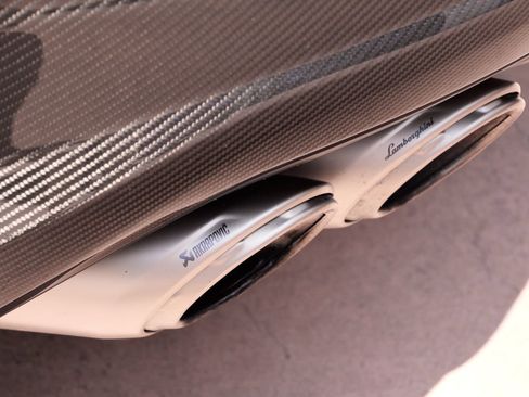Used 2023 Lamborghini Urus Performante AWD/4WD image 12
