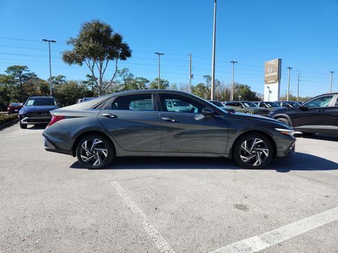 New 2026 Hyundai Elantra Limited image 2