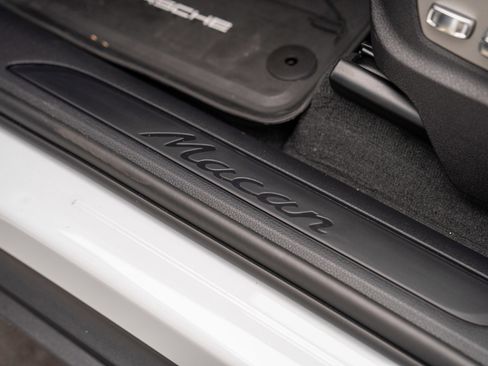 New 2026 Porsche Macan image 12