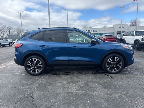 Used 2022 Ford Escape SE w/ SE Sport Appearance Package image 6