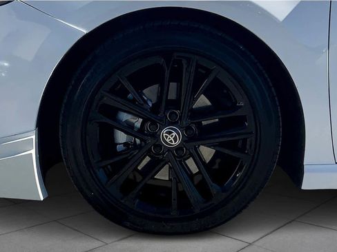 Used 2025 Toyota Camry SE image 10