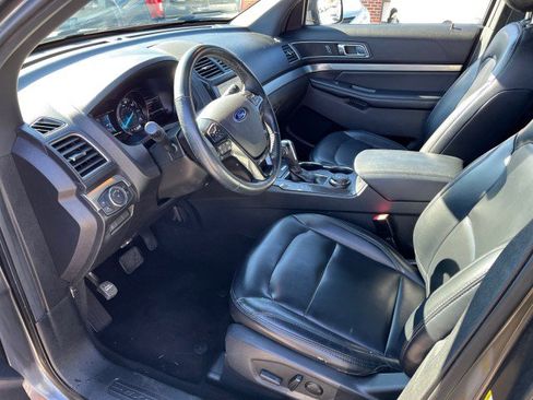 Used 2019 Ford Explorer XLT w/ Equipment Group 202A image 13