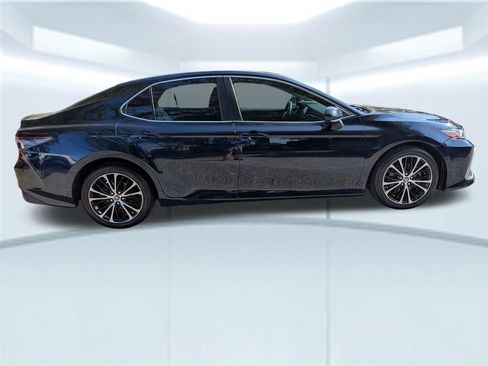 Used 2021 Toyota Camry LE image 9