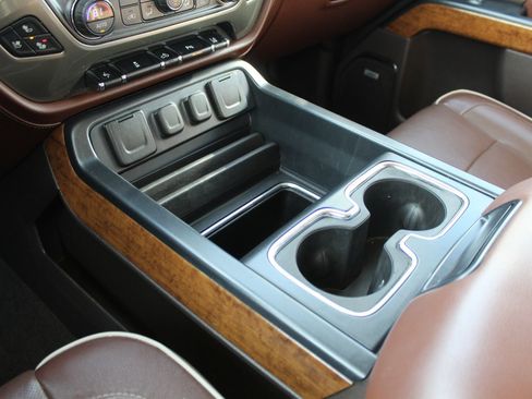 Used 2017 Chevrolet Silverado 2500 High Country image 17