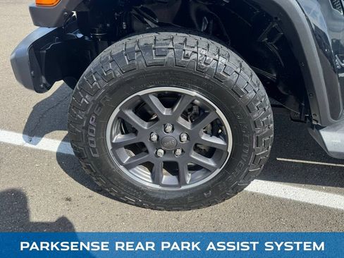 Used 2020 Jeep Gladiator Overland AWD/4WD image 16