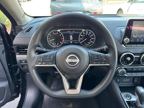 Used 2025 Nissan Sentra SV FWD image 21