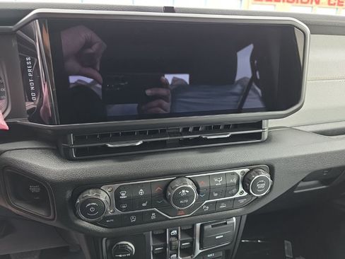 New 2026 Jeep Gladiator Sport image 10