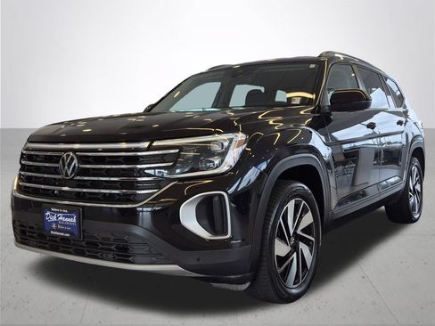 Used 2025 Volkswagen Atlas SE FWD image 2