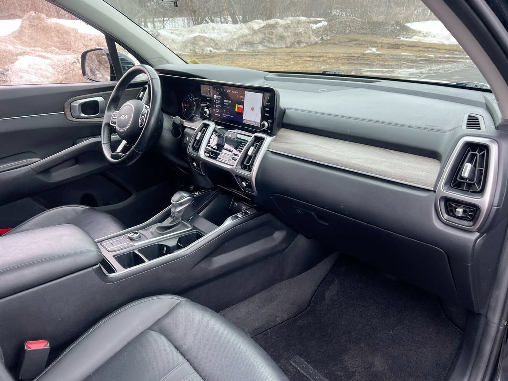 Used 2023 Kia Sorento S w/ Panoramic Sunroof Package AWD/4WD image 28