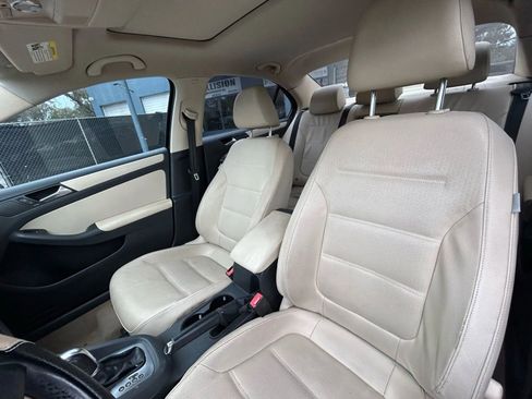Used 2012 Volkswagen Jetta SE FWD image 12