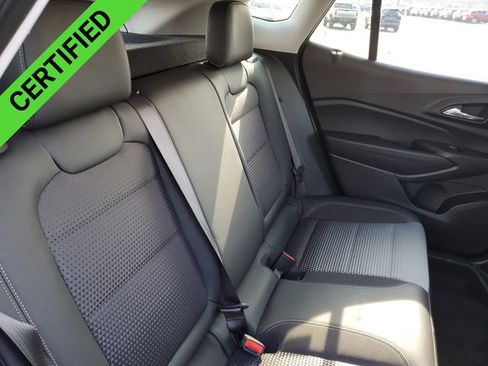 Used 2025 Chevrolet Trax LT w/ LT Convenience Package image 26
