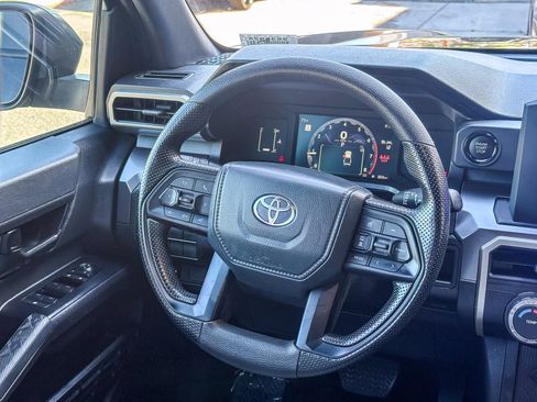 Used 2025 Toyota Tacoma SR5 AWD/4WD image 18