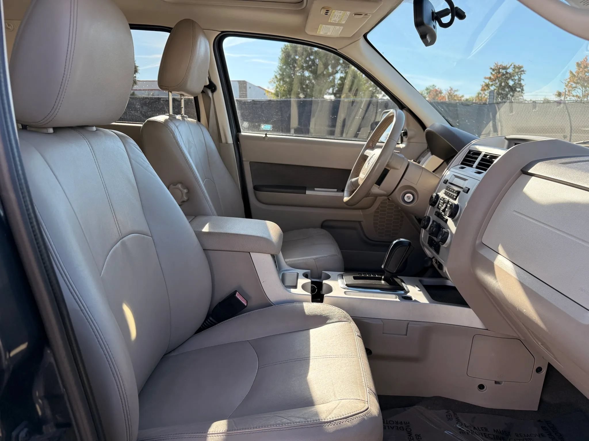Used 2010 Mercury Mariner Premier FWD image 18