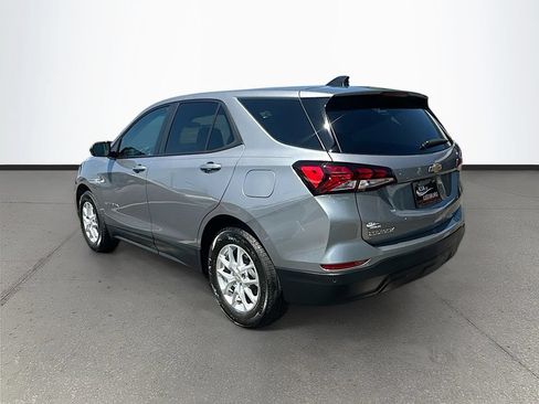Used 2023 Chevrolet Equinox LS w/ LS Convenience Package FWD image 5
