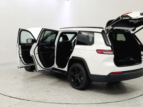 Used 2021 Jeep Grand Cherokee L Laredo image 11