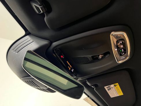 Used 2018 Volvo XC60 T5 Momentum w/ Vision Package image 31