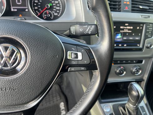 Used 2017 Volkswagen Golf 4-Door FWD image 18