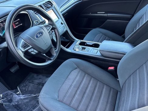 Used 2020 Ford Fusion SE image 4