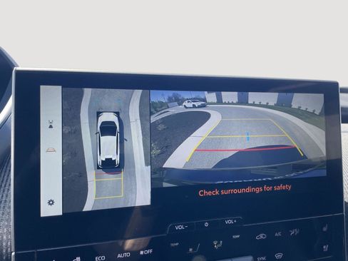 Used 2025 Subaru Solterra w/ Touring Package image 28