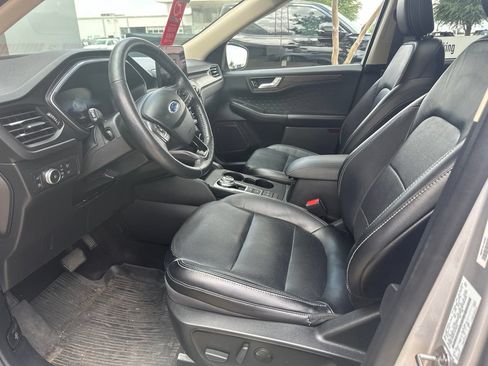 Used 2020 Ford Escape Titanium FWD image 4