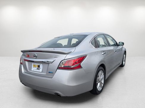 Used 2014 Nissan Altima 2.5 SL w/ Moonroof Package image 5
