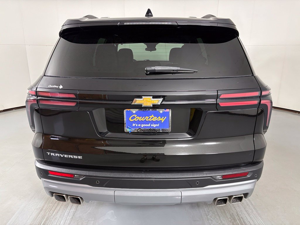 Used 2025 Chevrolet Traverse LT FWD image 7