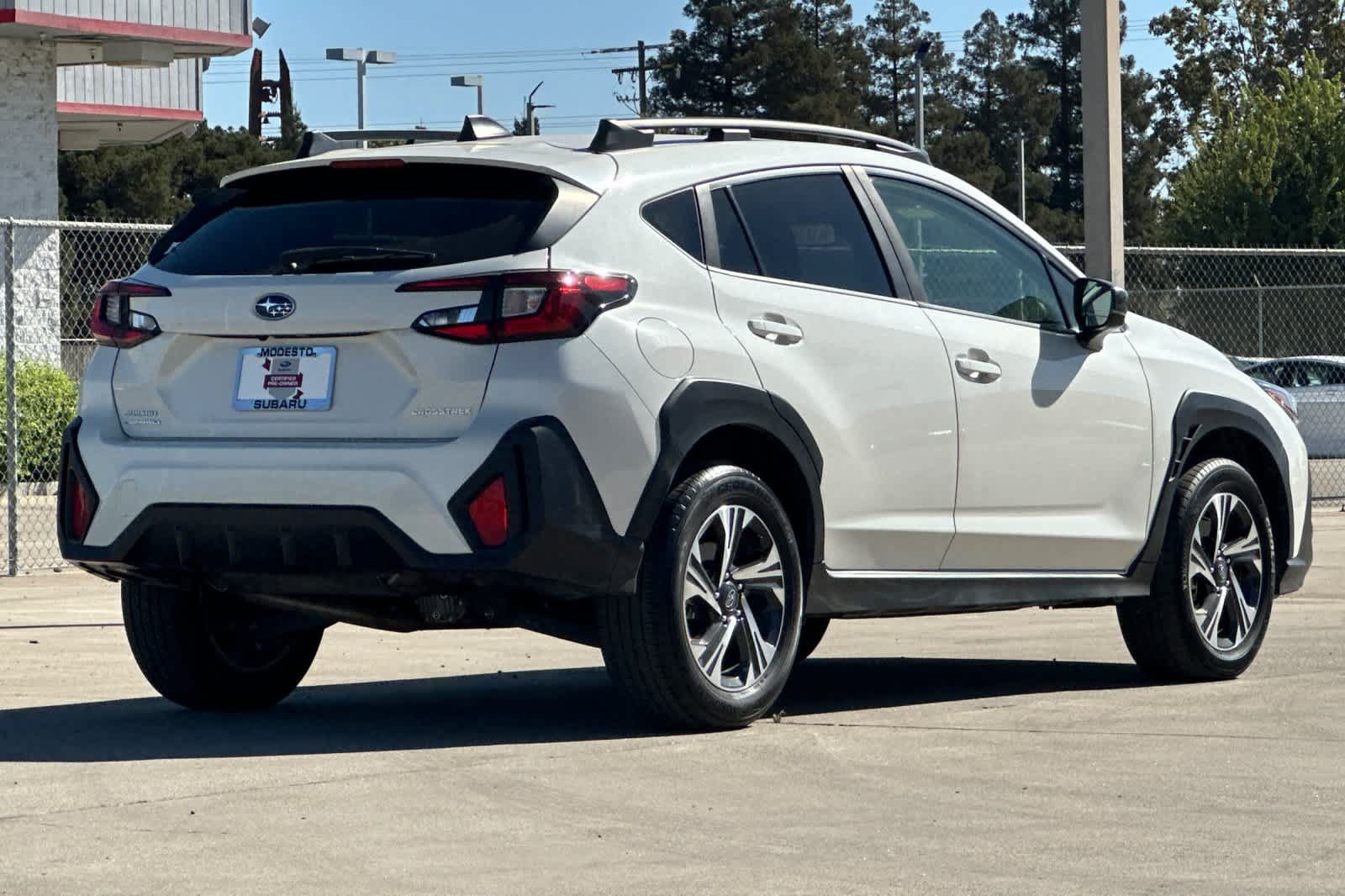Used 2024 Subaru Crosstrek 2.0i Premium AWD/4WD image 3