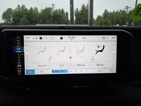 Used 2024 Jeep Wrangler Unlimited Sahara w/ Technology Group AWD/4WD image 15