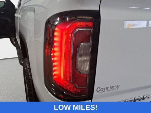 Used 2018 GMC Sierra 1500 SLT image 36