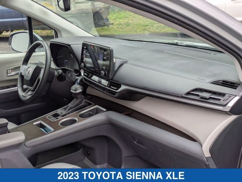 Used 2023 Toyota Sienna XLE image 39