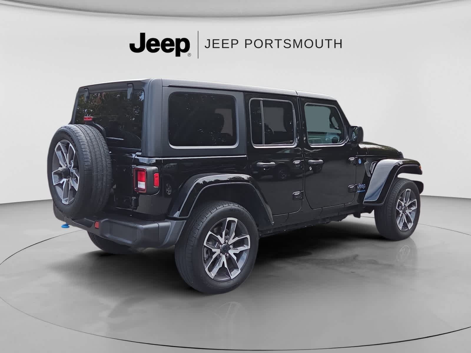 Used 2024 Jeep Wrangler Unlimited w/ Convenience Group AWD/4WD image 7