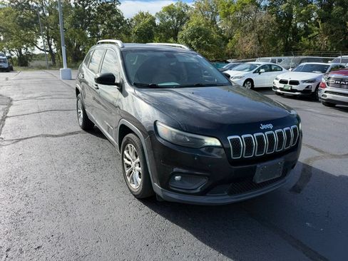 Used 2019 Jeep Cherokee Latitude w/ Popular Appearance Group FWD image 1
