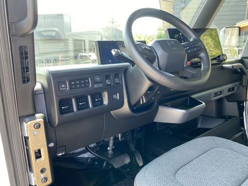 Used 2024 Chevrolet Brightdrop 600 w/ Commercial Equipment Package AWD/4WD image 2