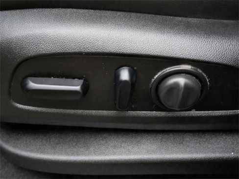 Used 2018 Chevrolet Equinox Premier image 18