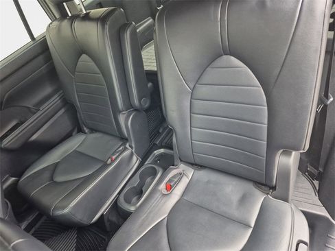 Used 2022 Toyota Highlander XLE image 20