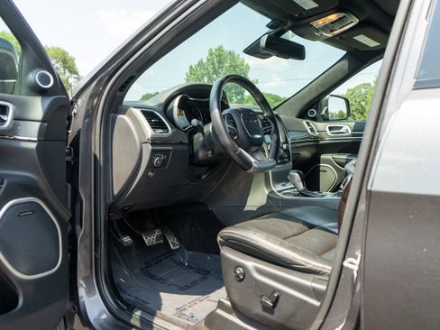 Used 2016 Jeep Grand Cherokee SRT AWD/4WD image 14