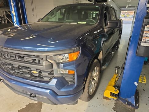 Used 2022 Chevrolet Silverado 1500 Custom image 2