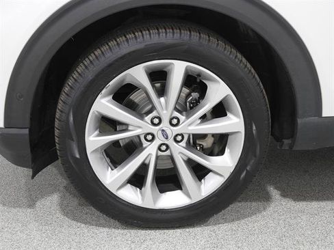 Certified 2021 Ford Explorer Platinum w/ Equipment Group 601A image 23