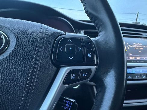 Used 2019 Toyota Highlander XLE image 16