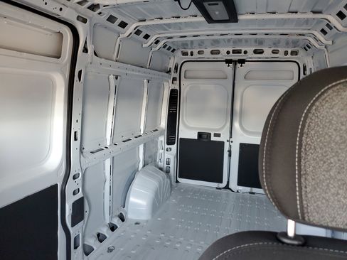 Used 2025 RAM ProMaster 2500 w/ Convenience Group image 19