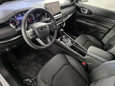 New 2026 Jeep Compass Latitude image 10