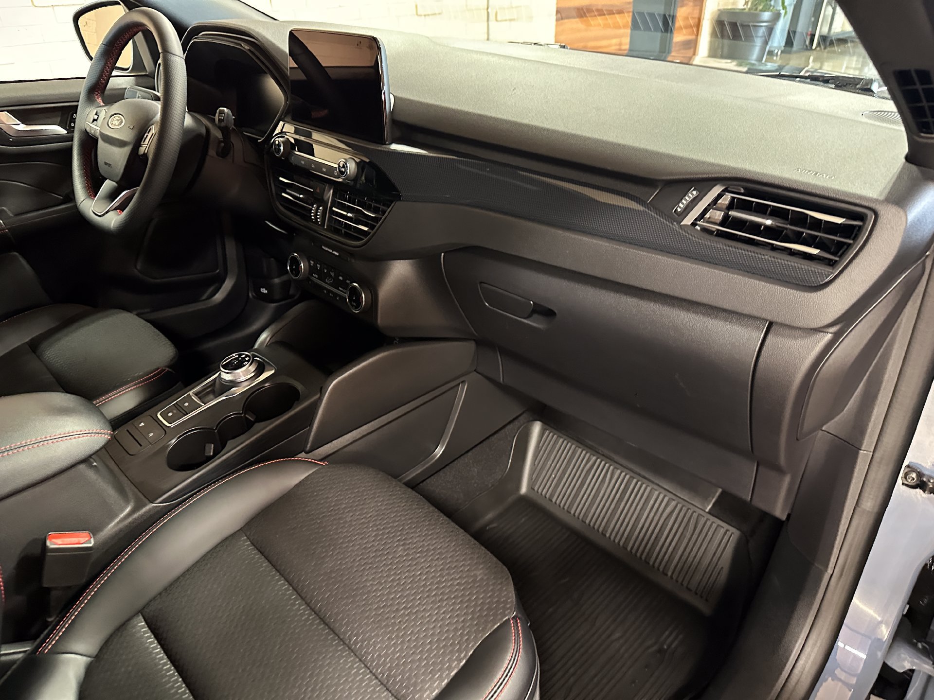 Used 2025 Ford Escape ST-Line AWD/4WD image 23