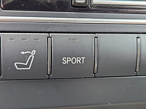 Used 2011 Mercedes-Benz E 550 Cabriolet image 26