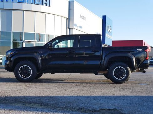 Used 2024 Toyota Tacoma TRD Off-Road AWD/4WD image 11
