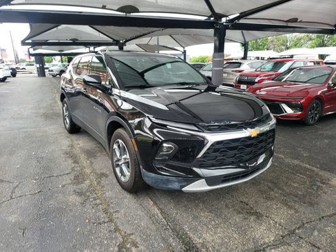 Used 2025 Chevrolet Blazer LT FWD image 2